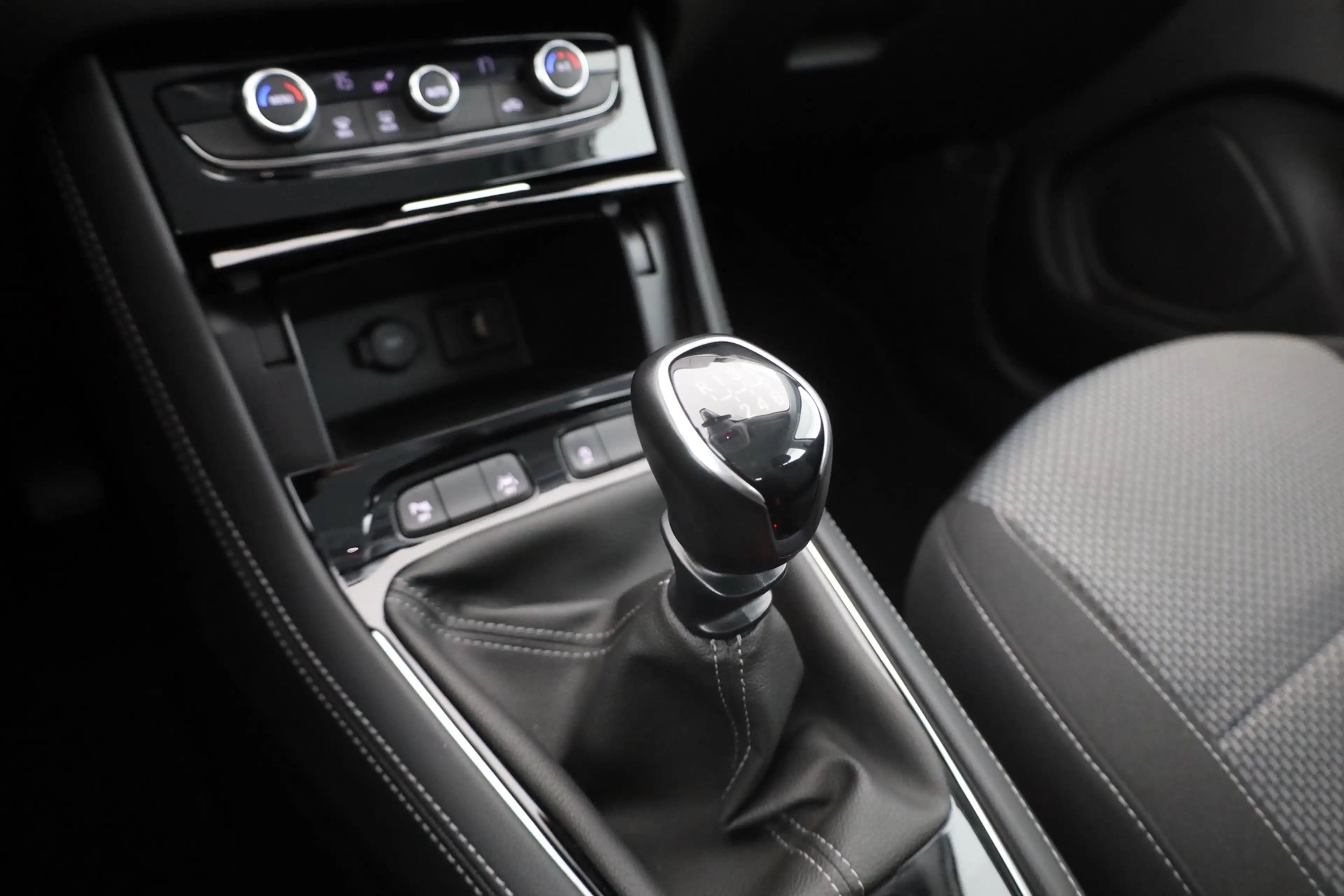 Opel Grandland (X) 1.2 Turbo LED Kamera IntelliLink — photo 13