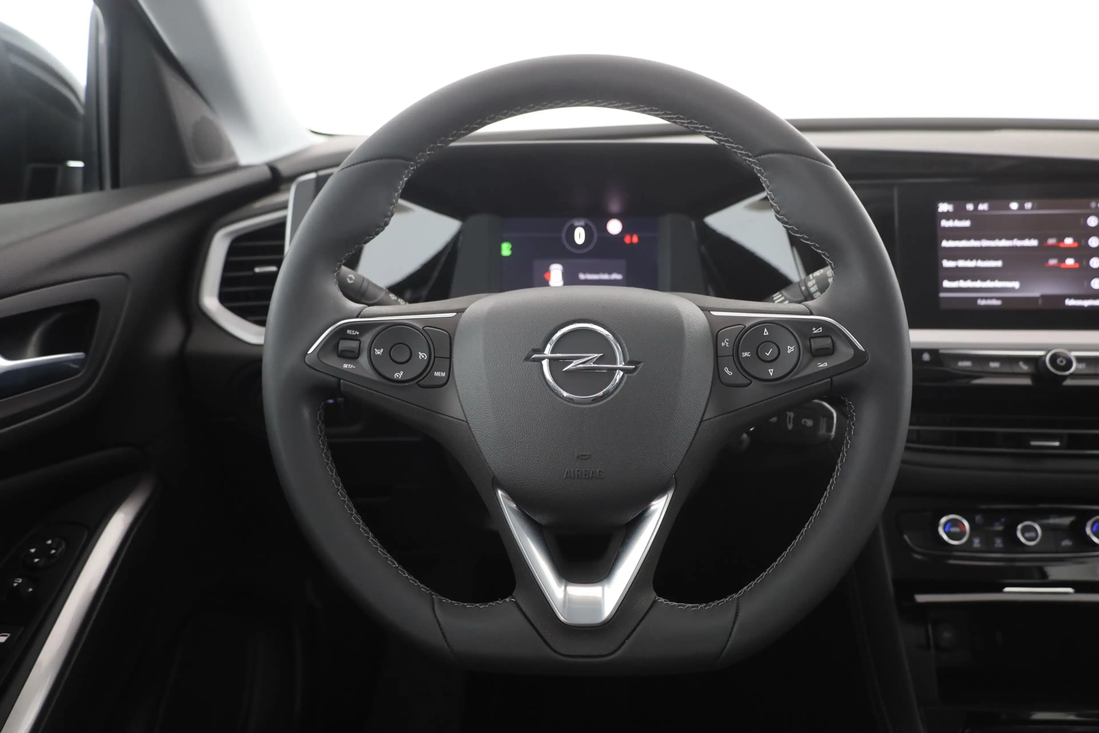 Opel Grandland (X) 1.2 Turbo LED Kamera IntelliLink — photo 14