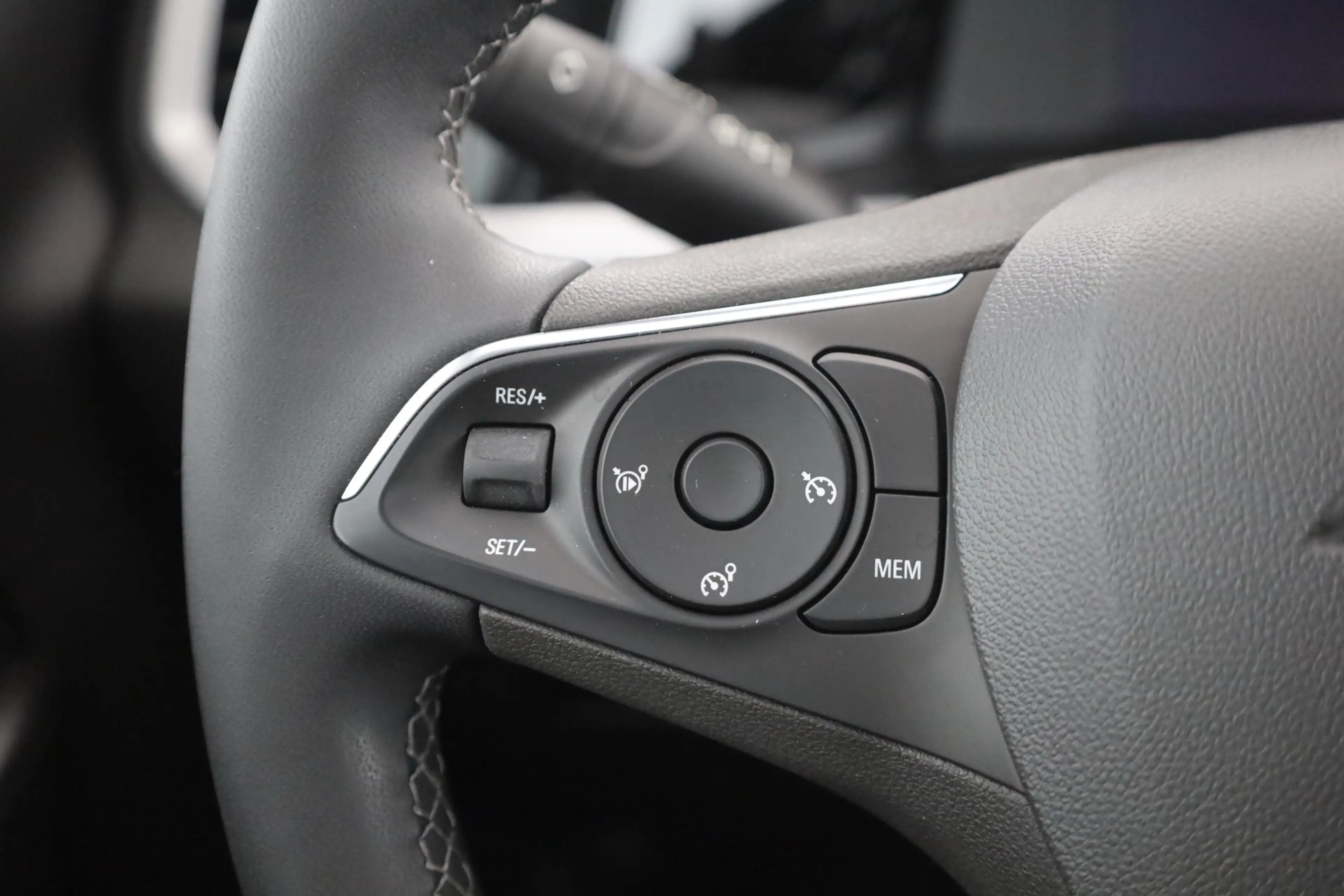 Opel Grandland (X) 1.2 Turbo LED Kamera IntelliLink — photo 15