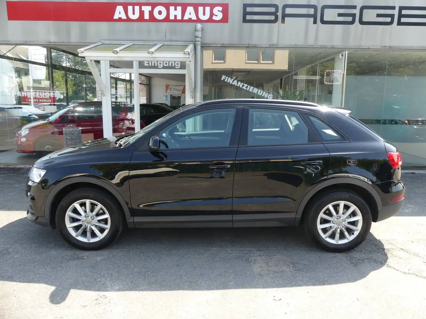 Audi Q3 basis Noir - 1