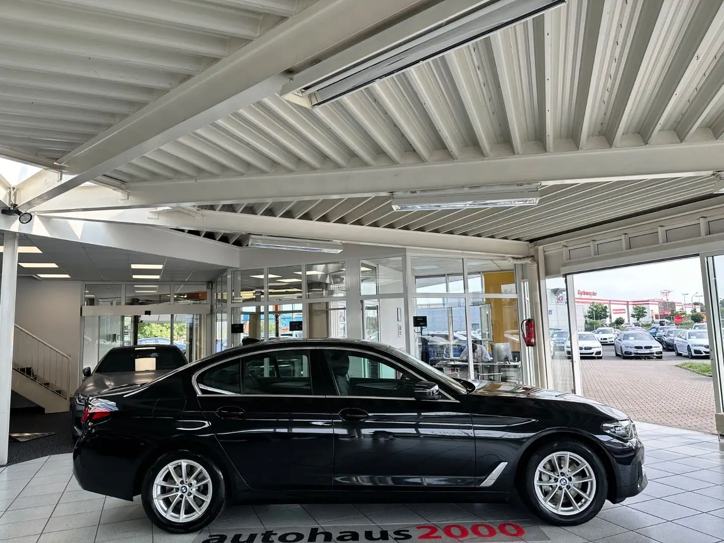 BMW 530 d Lim. AUT./LED/LIVE COCKPIT/DAB/NAVI Schwarz - 2