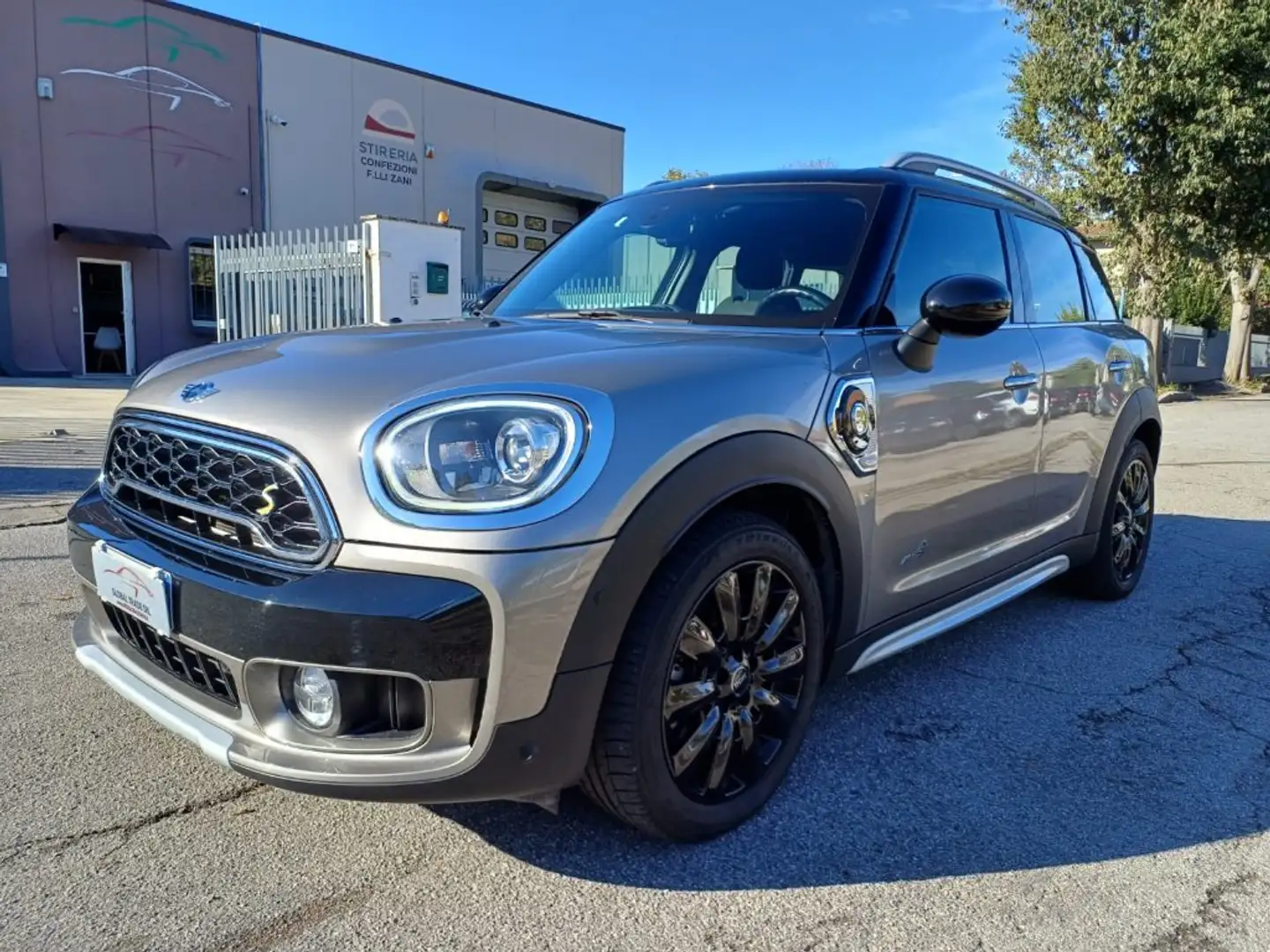 MINI Cooper SE Countryman 1.5 Hype ALL4 Automatica Gris - 2