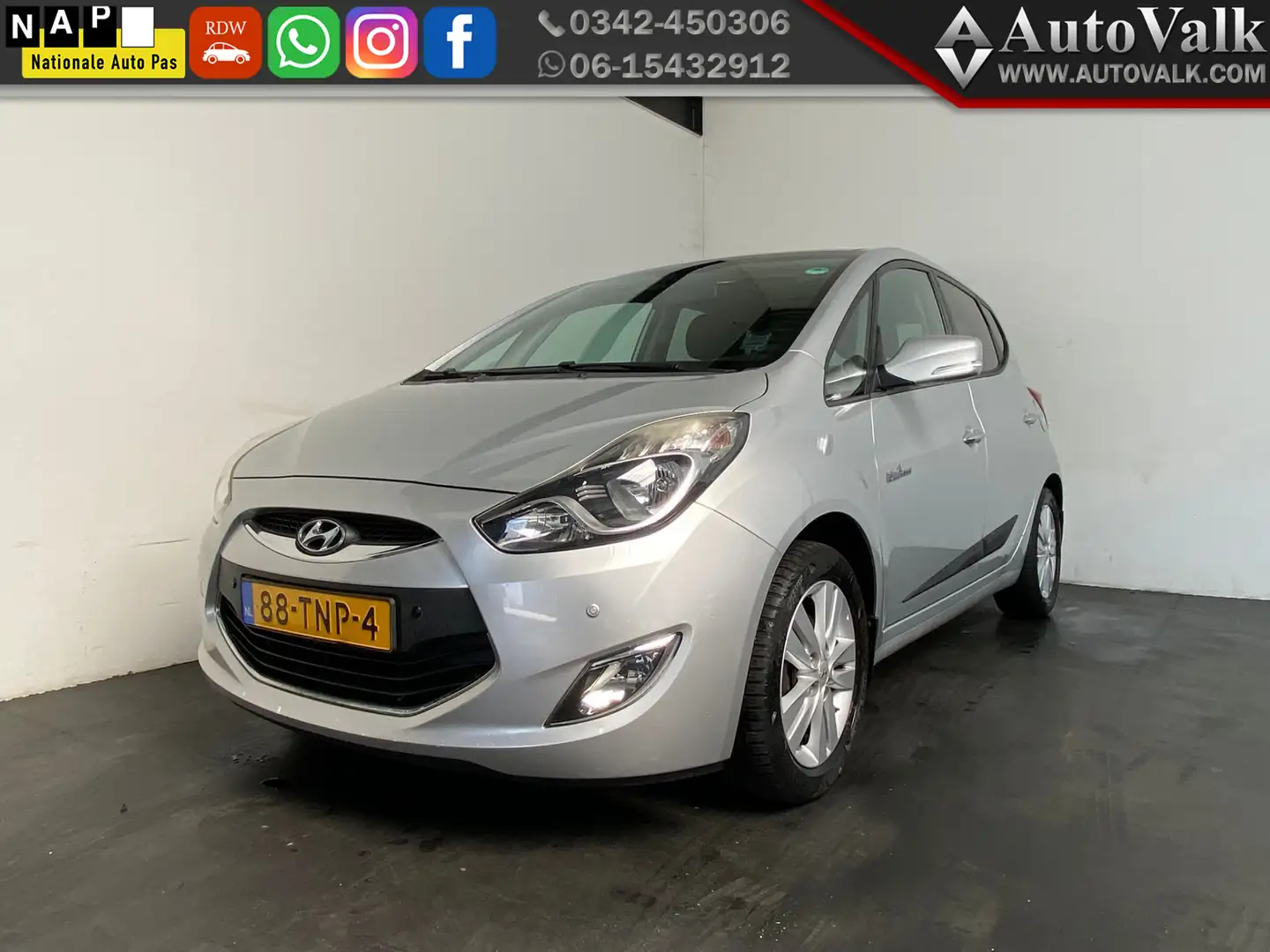 Hyundai iX20 1.4i i-Vision. Pano. Trekhaak Nieuwe Motor! Grijs - 1
