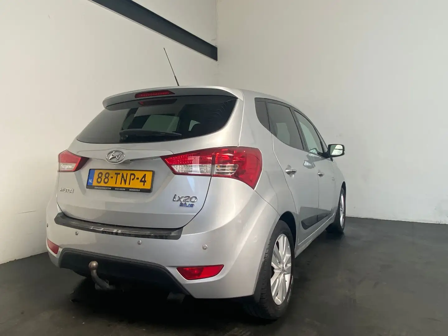 Hyundai iX20 1.4i i-Vision. Pano. Trekhaak Nieuwe Motor! Grijs - 2