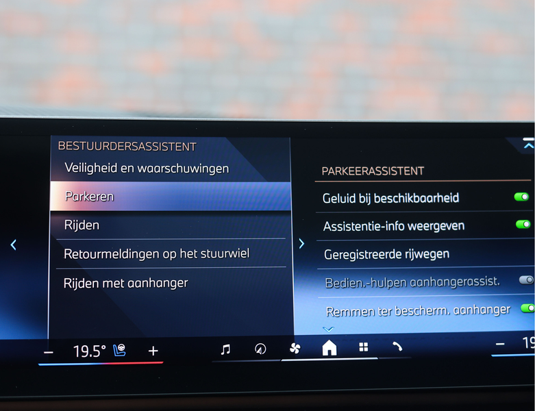 BMW 550 5-serie Touring 550e xDrive | M Performance - Pano — photo 47