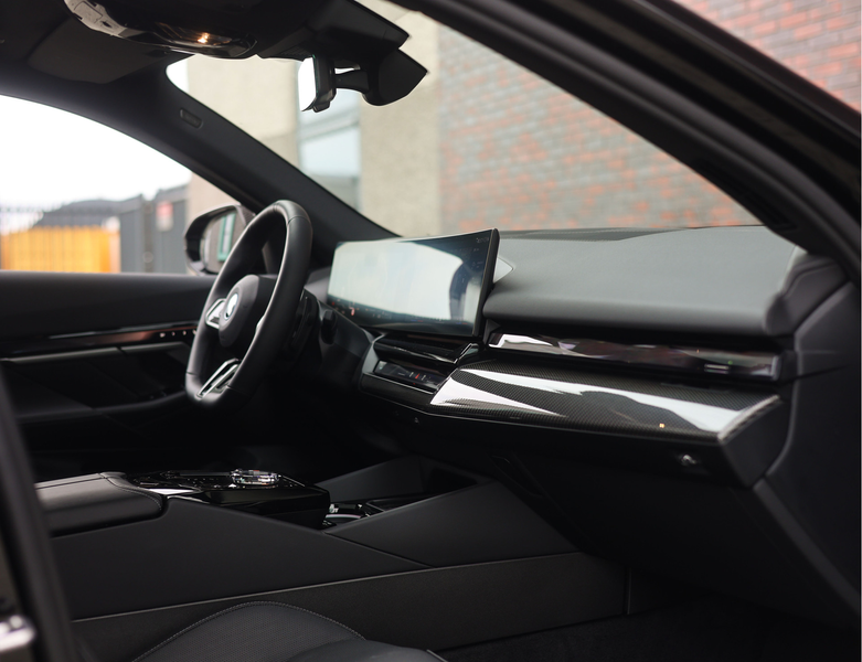 BMW 550 5-serie Touring 550e xDrive | M Performance - Pano — photo 26