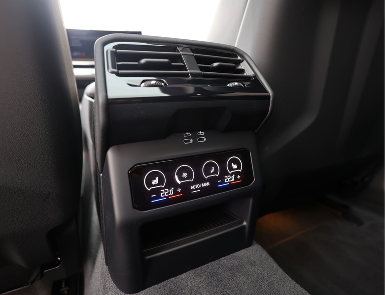 BMW 550 5-serie Touring 550e xDrive | M Performance - Pano — photo 33