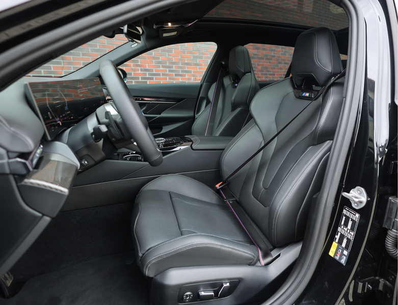 BMW 550 5-serie Touring 550e xDrive | M Performance - Pano — photo 27