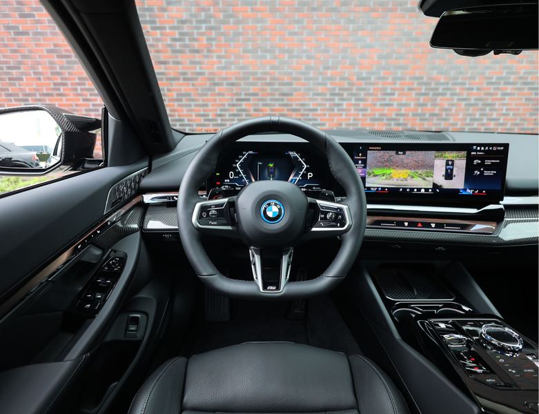 BMW 550 5-serie Touring 550e xDrive | M Performance - Pano — photo 36