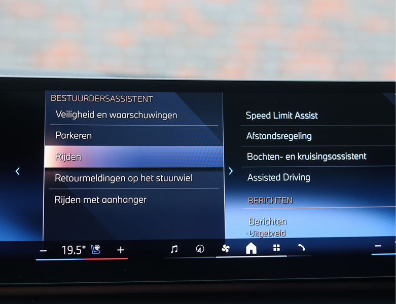BMW 550 5-serie Touring 550e xDrive | M Performance - Pano — photo 48