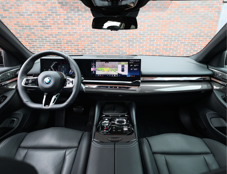BMW 550 5-serie Touring 550e xDrive | M Performance - Pano — photo 3