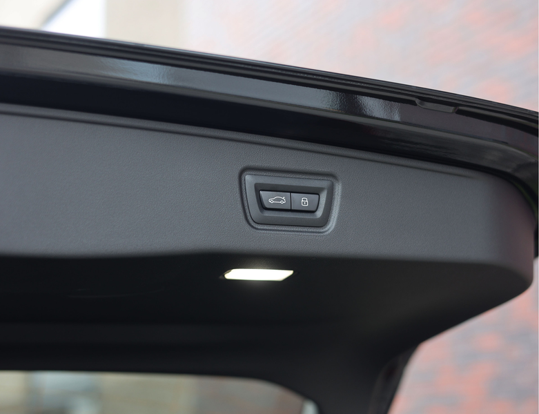 BMW 550 5-serie Touring 550e xDrive | M Performance - Pano — photo 25
