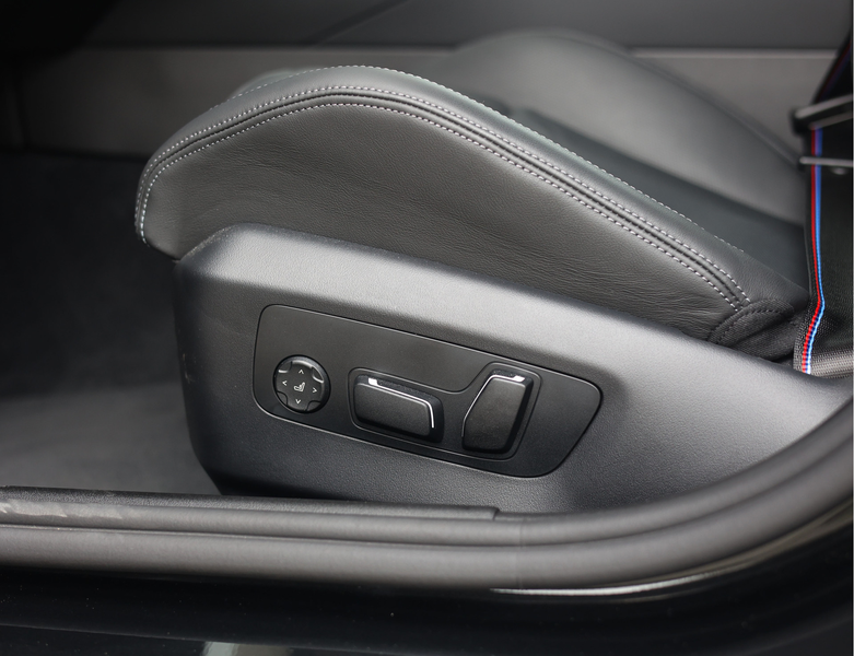 BMW 550 5-serie Touring 550e xDrive | M Performance - Pano — photo 28
