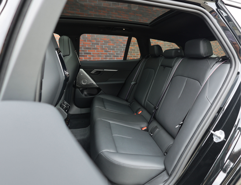 BMW 550 5-serie Touring 550e xDrive | M Performance - Pano — photo 31