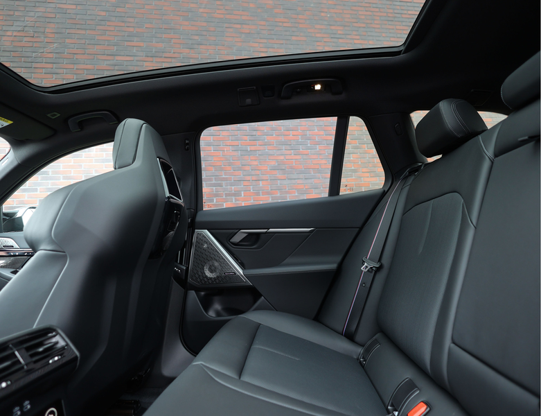 BMW 550 5-serie Touring 550e xDrive | M Performance - Pano — photo 34