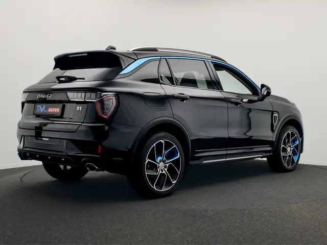 Lynk & Co 01 view 5