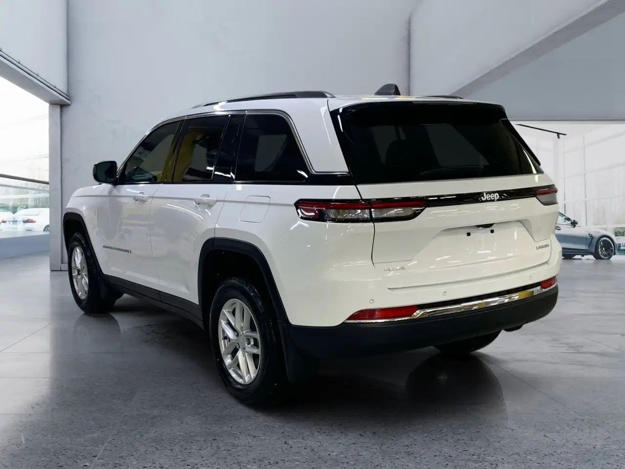 Jeep Grand Cherokee снимка Jeep Grand Cherokee