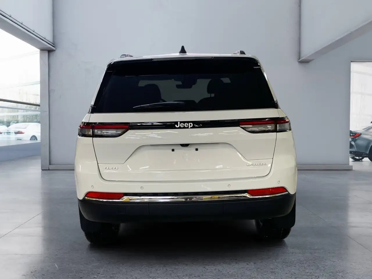 Jeep Grand Cherokee снимка Jeep Grand Cherokee