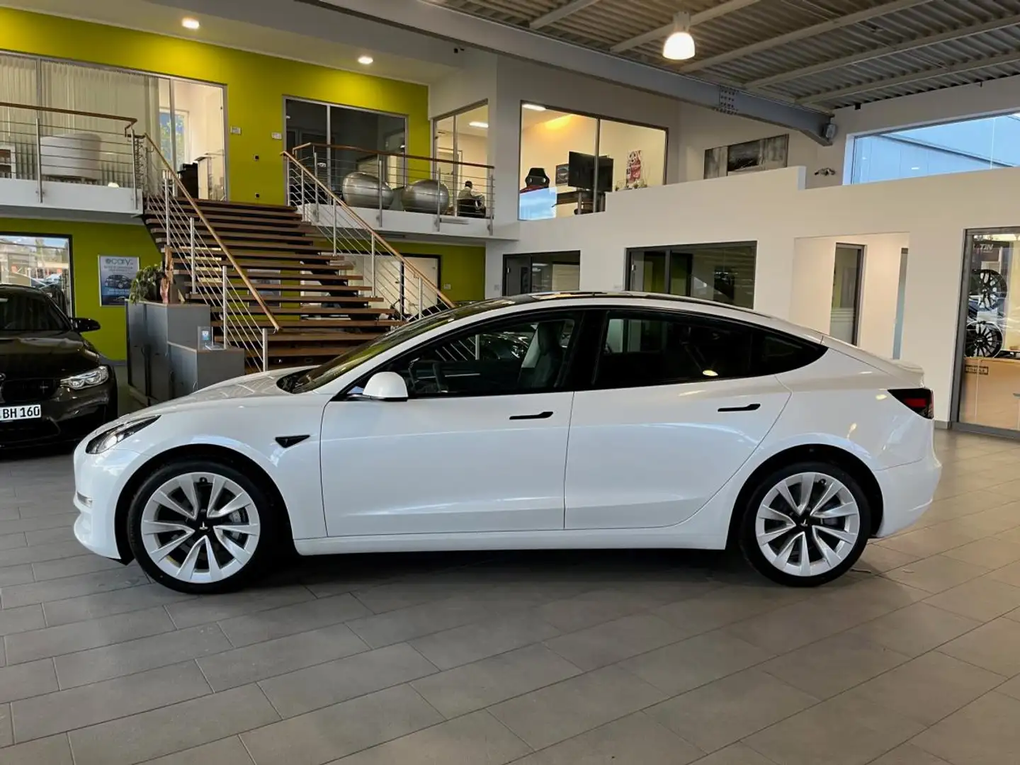 Tesla Model 3 long range 19-Zoll inkl. Vollkasko-Versicherung Weiß - 2