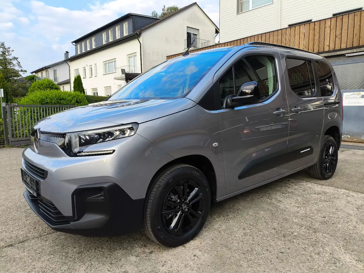 Citroen Berlingo MPV Feel M*1 Hand*131 PS*Style-Paket* Šedá - 2