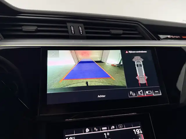 Audi E-Tron view 23