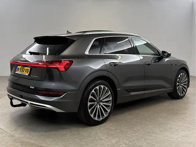 Audi E-Tron view 12