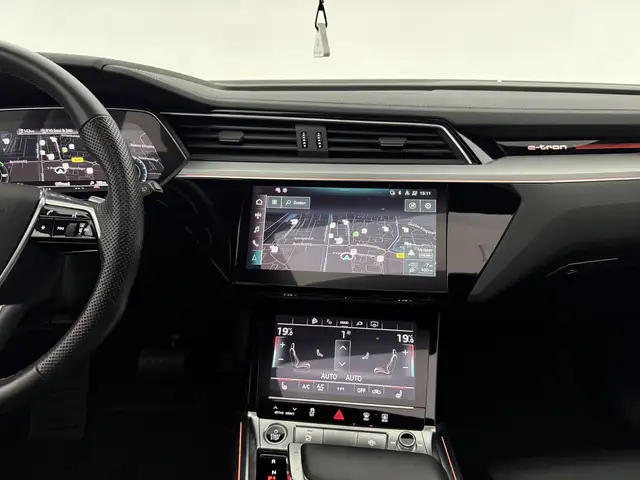 Audi E-Tron view 21