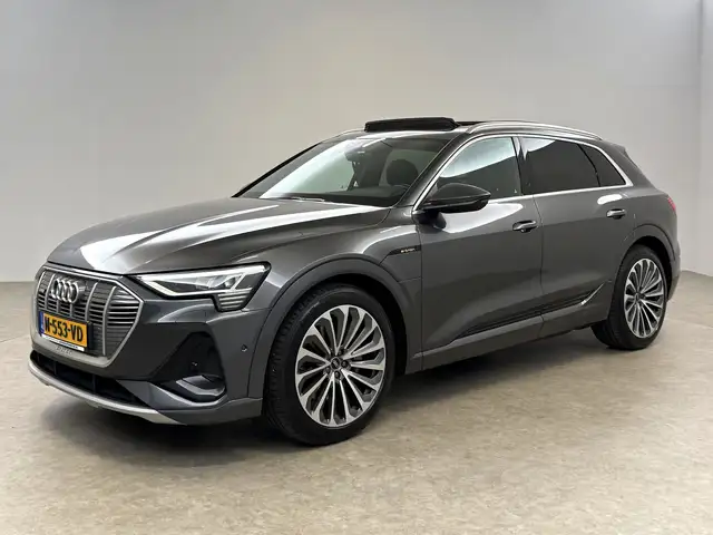 Audi E-Tron view 8