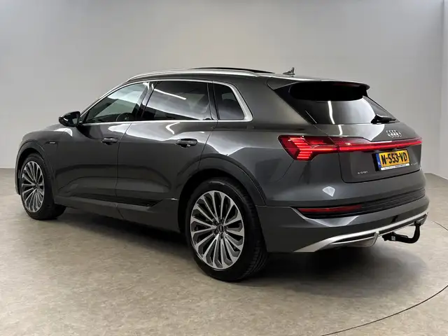 Audi E-Tron view 3