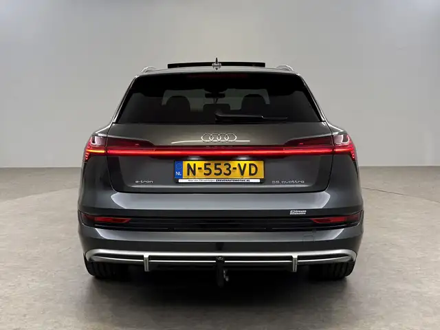 Audi E-Tron view 11