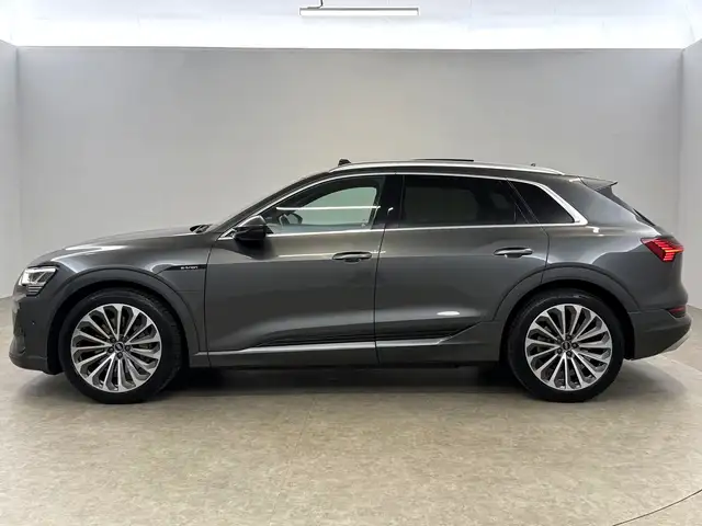 Audi E-Tron view 10