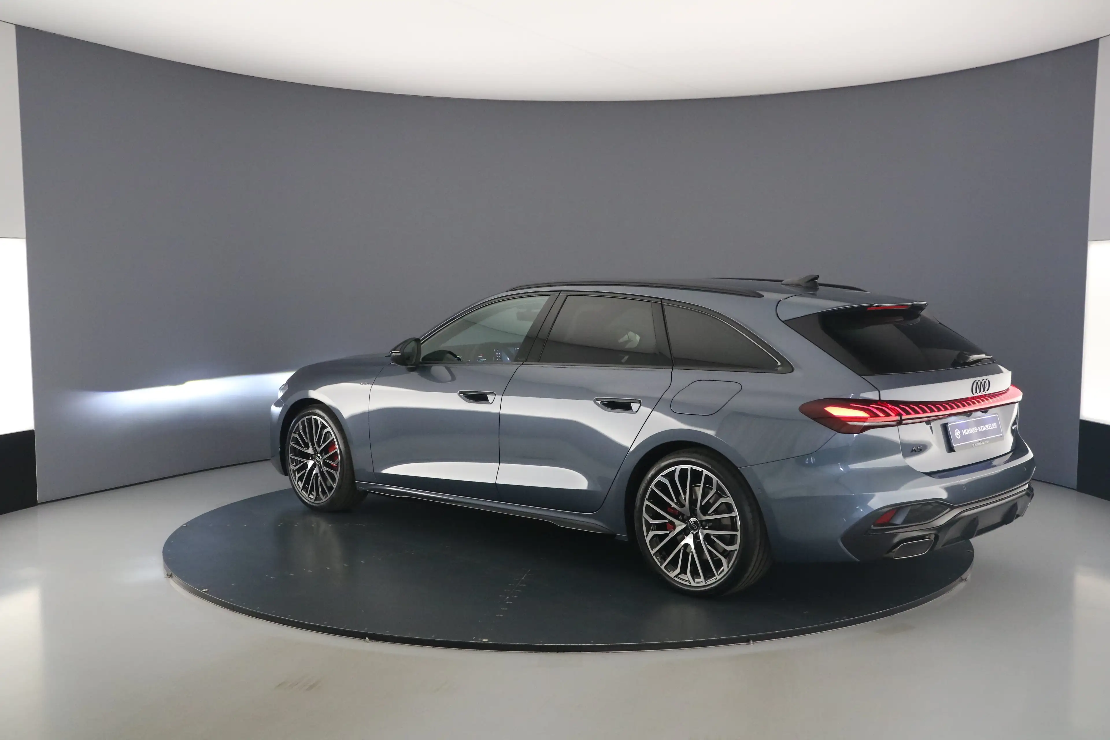 Audi A5 Avant e-hybrid quattro 299pk S edition — photo 2