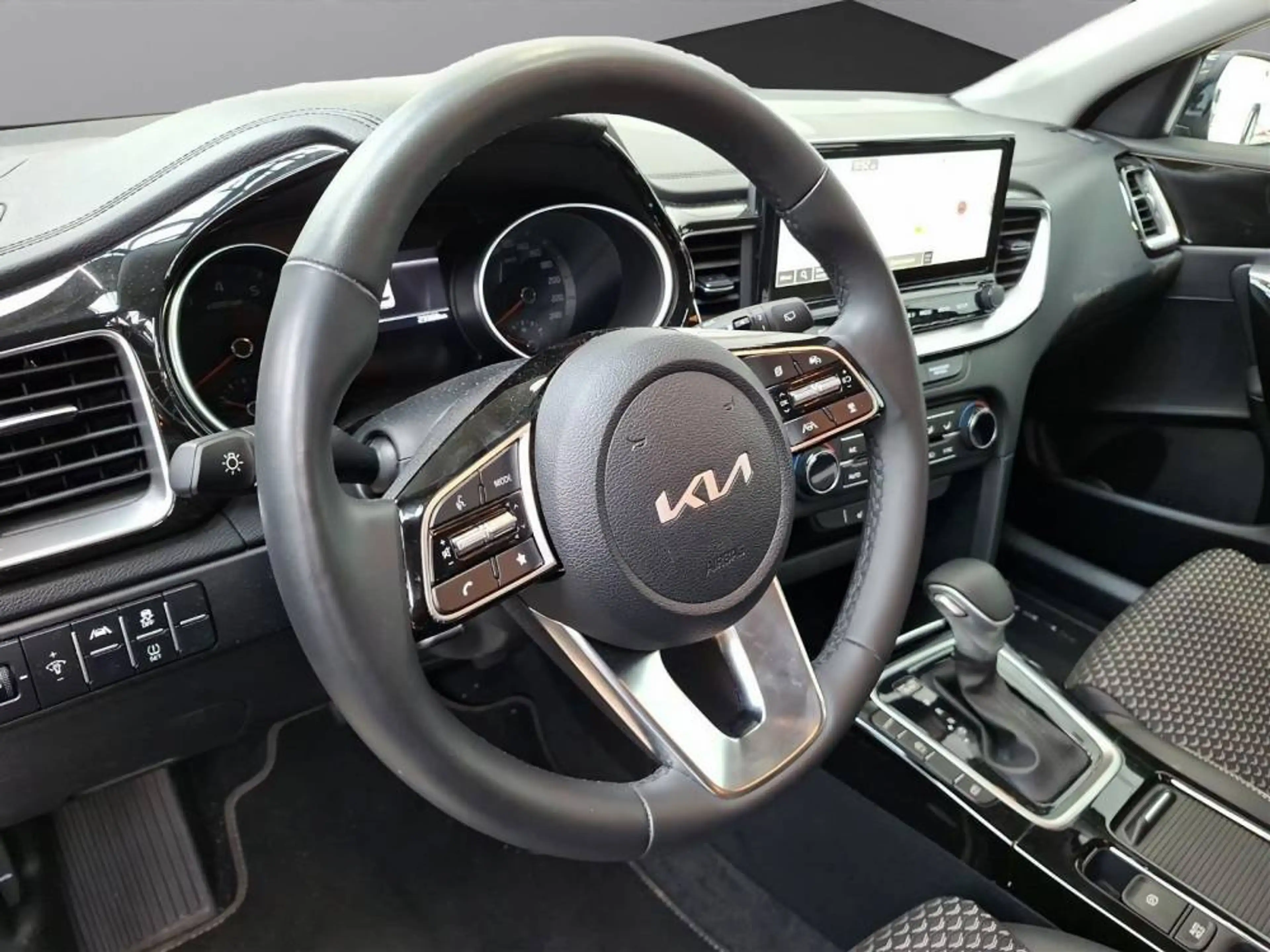 Kia XCeed XCEED 1.6T DCT VISION FULL-LED|KAMERA|NAVI|18ZOLL — photo 9