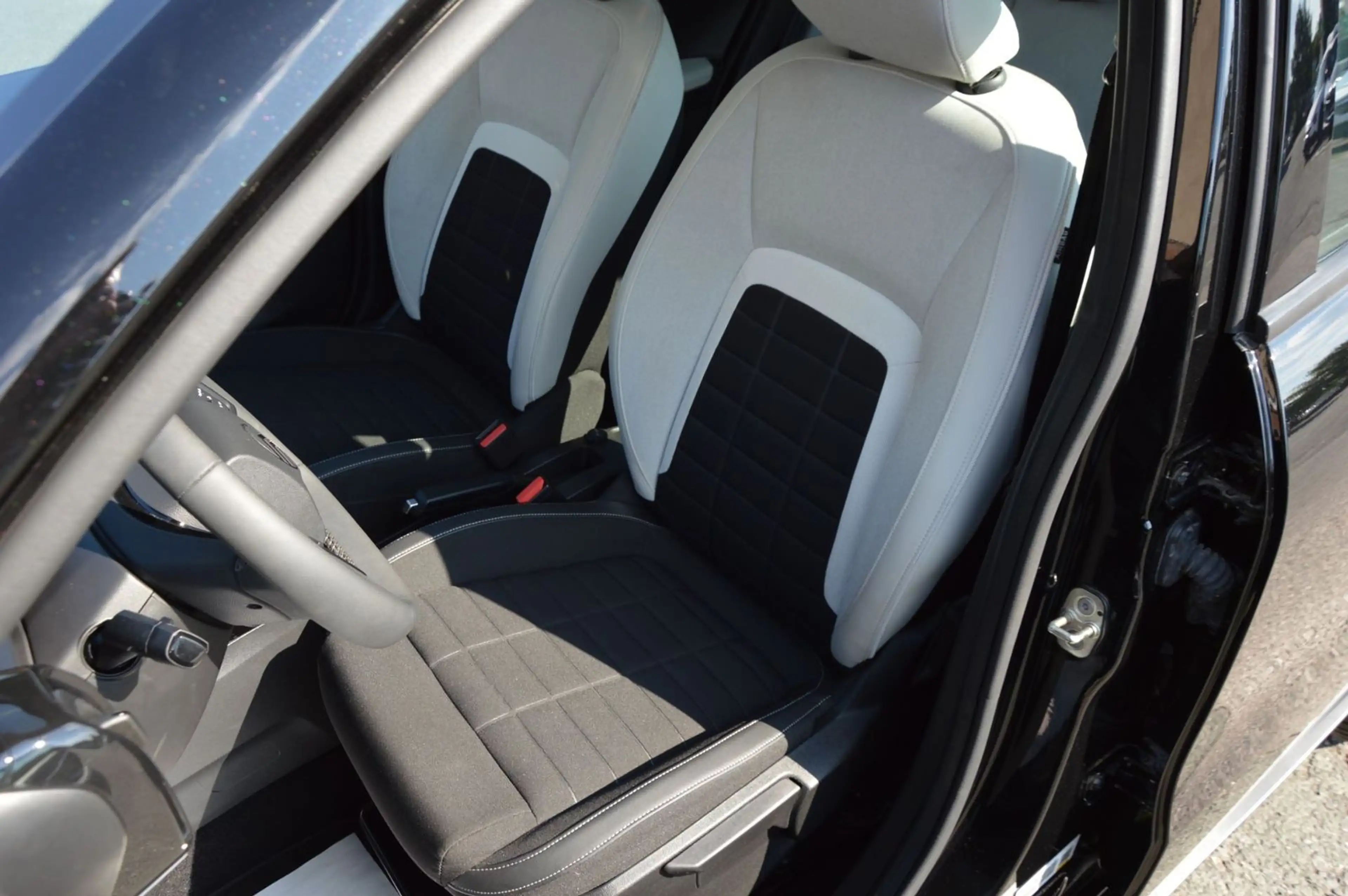 Citroen C3 1.2 Turbo PLUS"SITZHZ"PDC"LED"KLIMA" — photo 9
