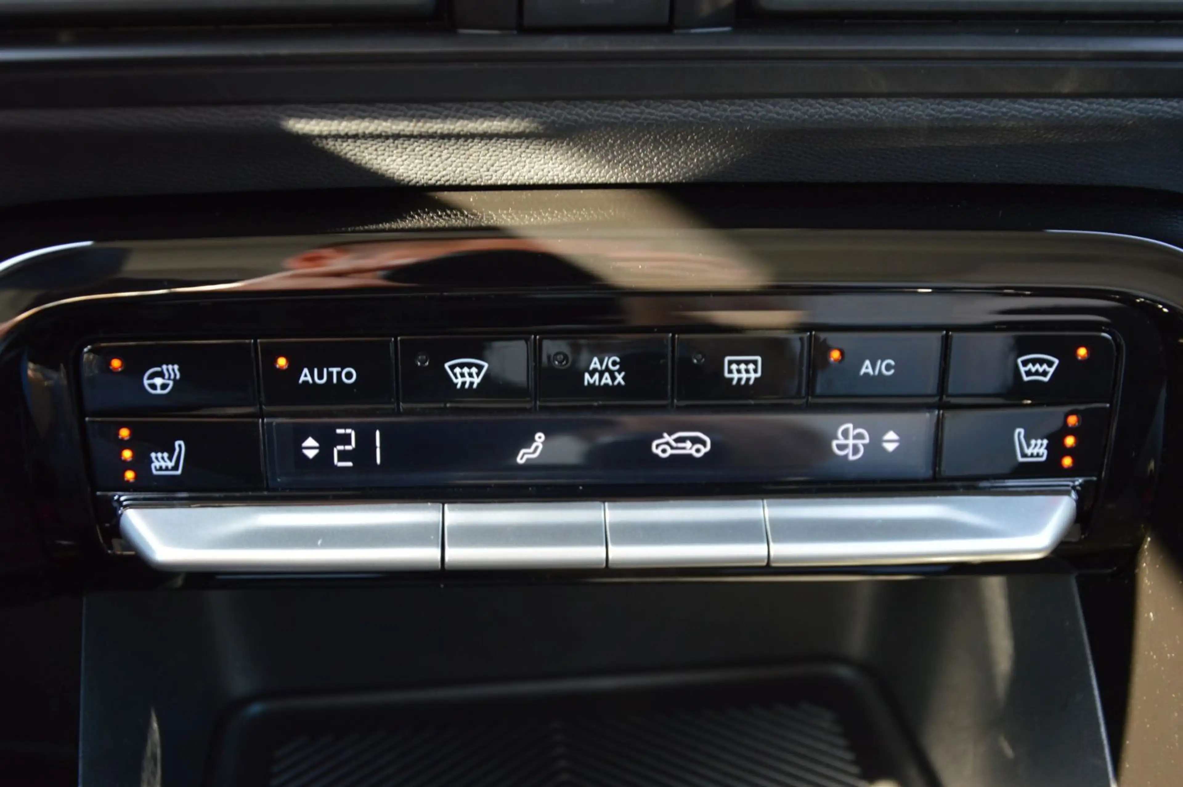 Citroen C3 1.2 Turbo PLUS"SITZHZ"PDC"LED"KLIMA" — photo 13