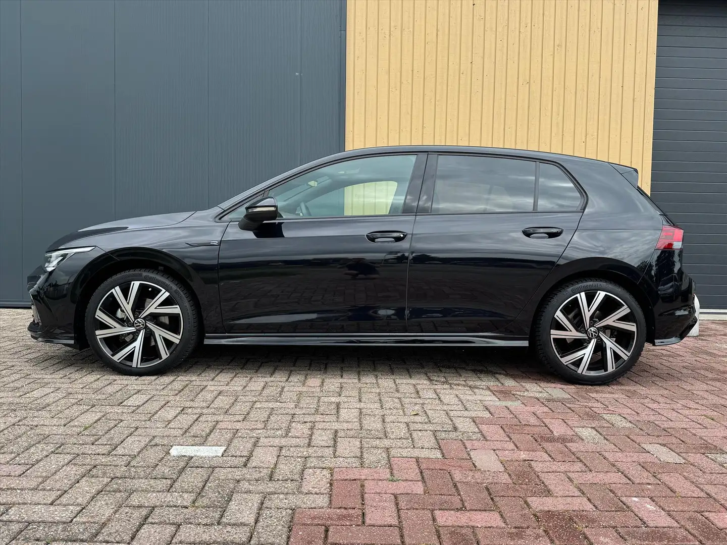 Volkswagen Golf 1.5 TSI R-line |NL Auto | ACC | Camera | Carplay | Negro - 2