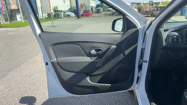 Dacia Sandero view 7