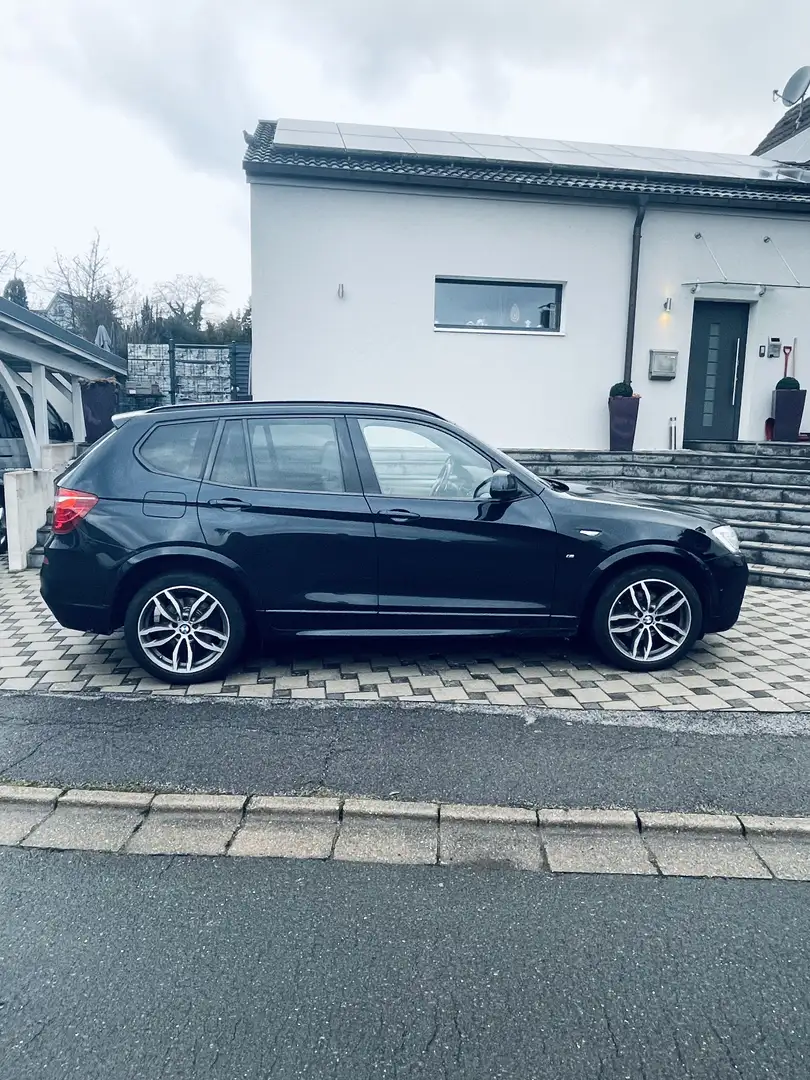 BMW X3 xDrive 30 d Schwarz - 2