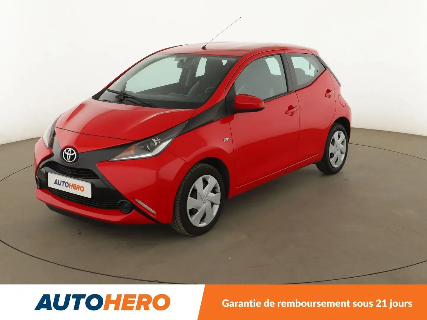 Toyota Aygo 1.0 VVT-i X-Play Rouge - 1