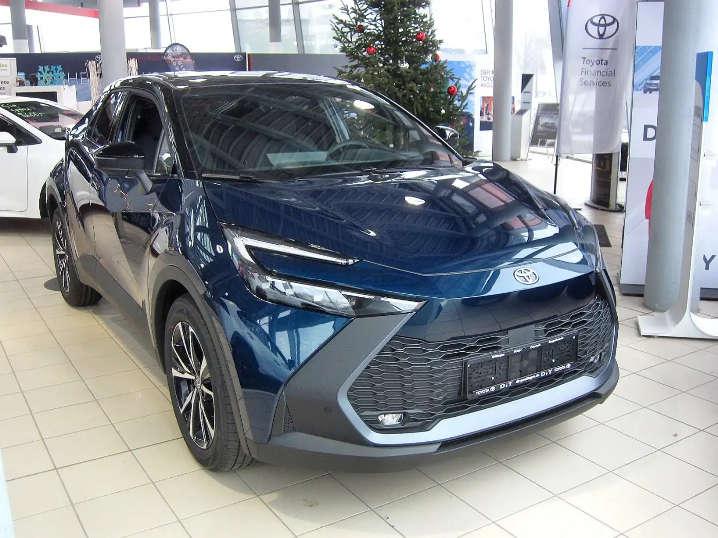 Toyota C-HR 1.8 Hybrid Team D mit Technik-Paket n. Mod. Schwarz - 2