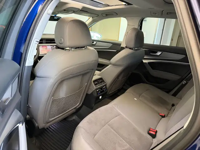 Audi S6 view 11