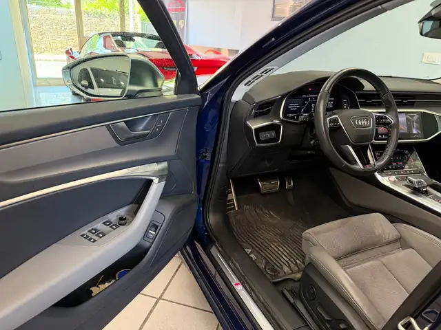 Audi S6 view 8