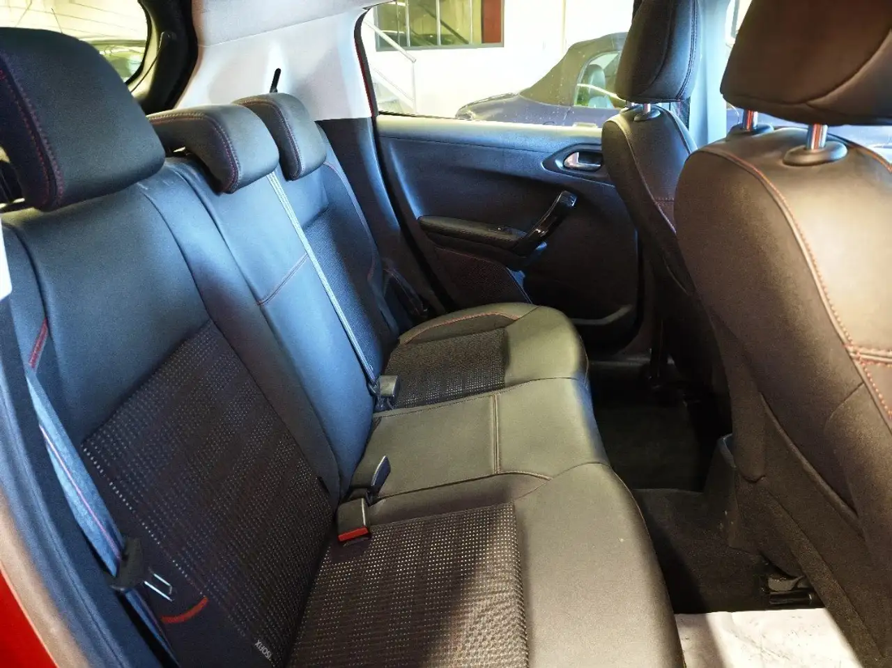 Peugeot 208 208 — photo 16