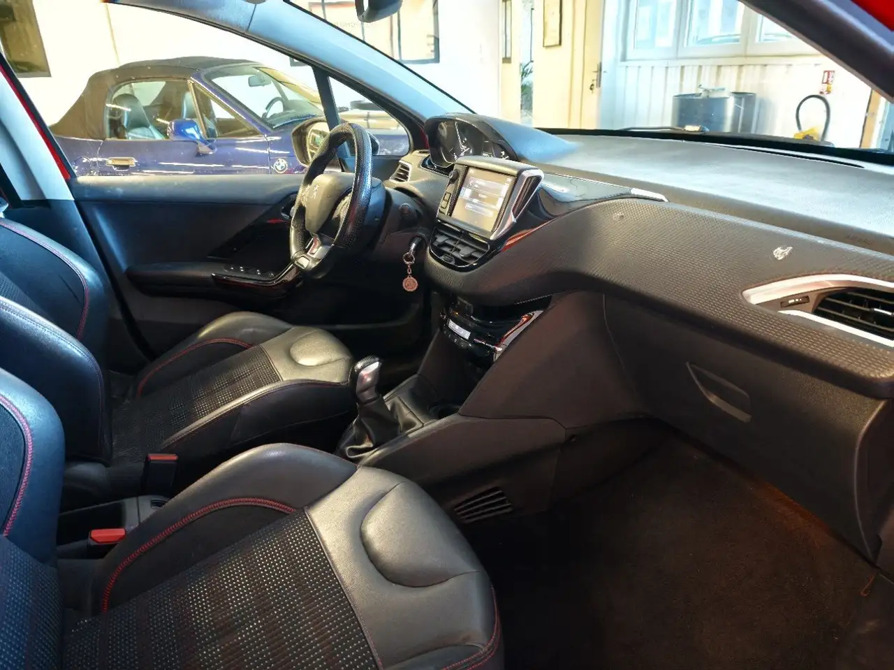 Peugeot 208 208 — photo 17