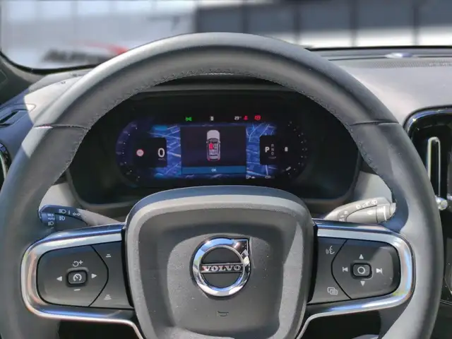 Volvo XC40 view 15