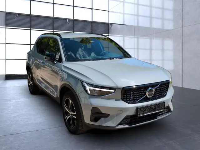 Volvo XC40 view 8