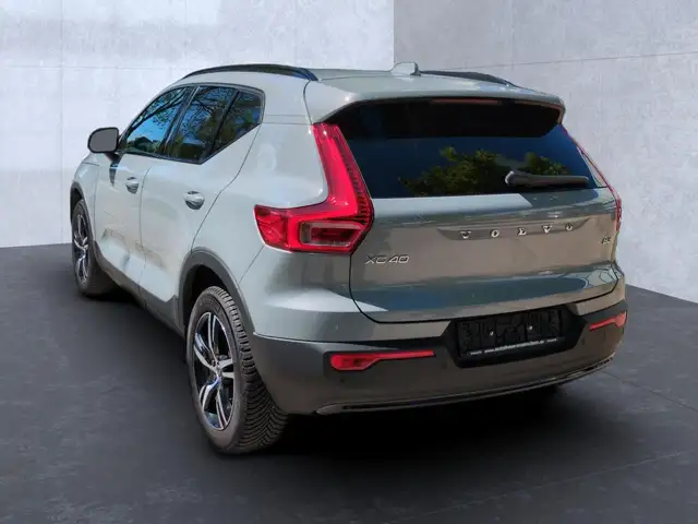 Volvo XC40 view 5