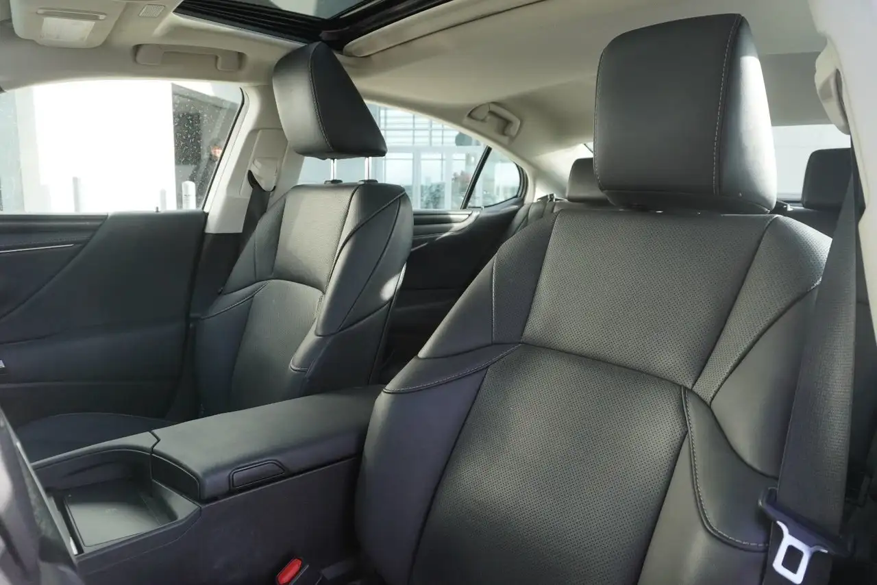 Lexus ES снимка Lexus ES
