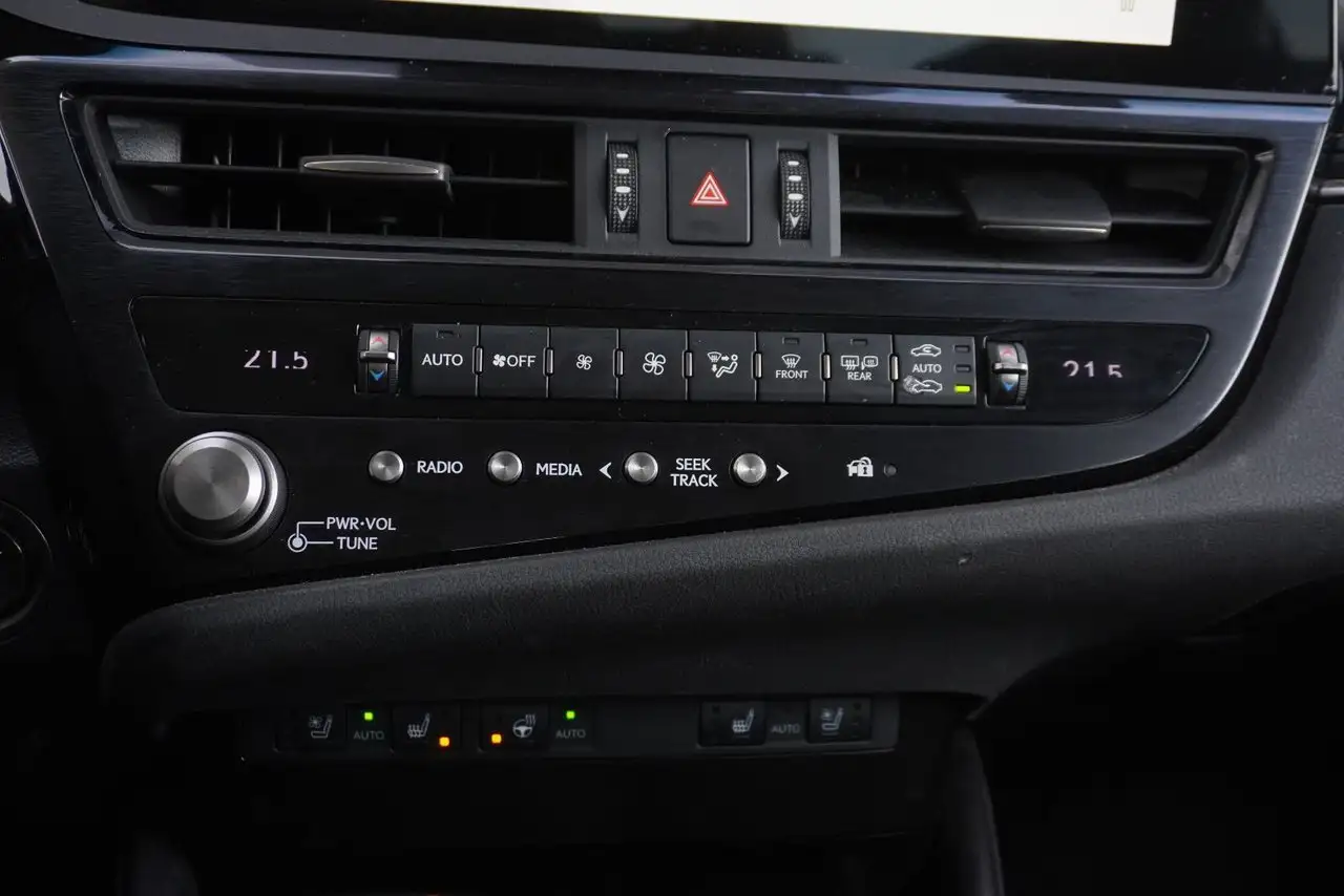 Lexus ES снимка Lexus ES