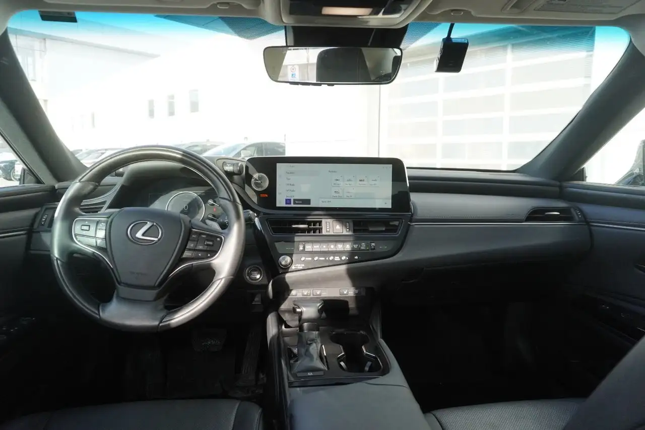 Lexus ES снимка Lexus ES